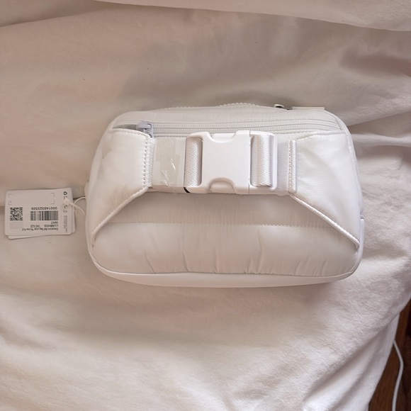 Lululemon Wunder Puff Belt Bag 2L NWT - Picture 3 of 3